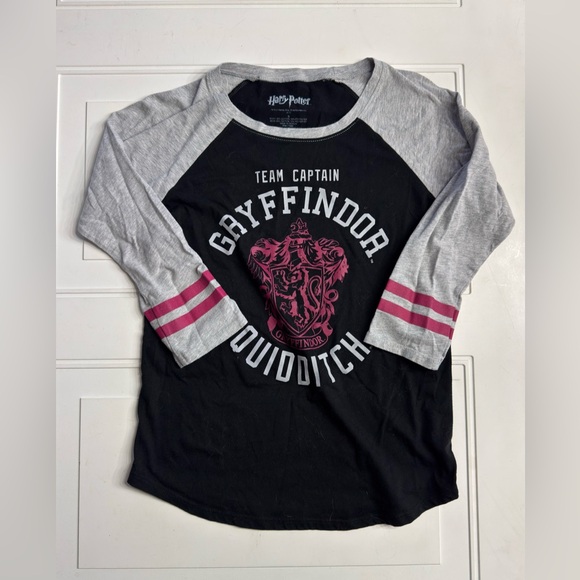 Wizarding World Of Harry Potter Tops - Wizarding World of Harry Potter Womens Sz S Gryffindor Quidditch T Shirt Tee